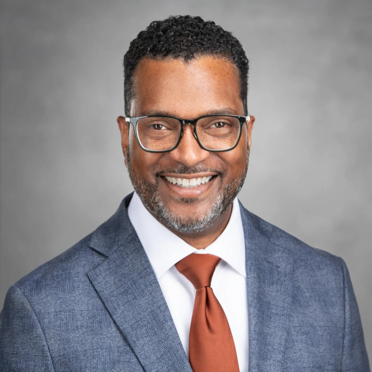 Dr. Carlos Roberts, MD