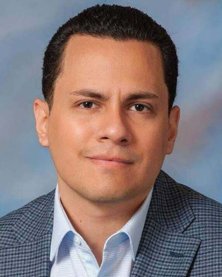 Dr. Robert Travez, MD