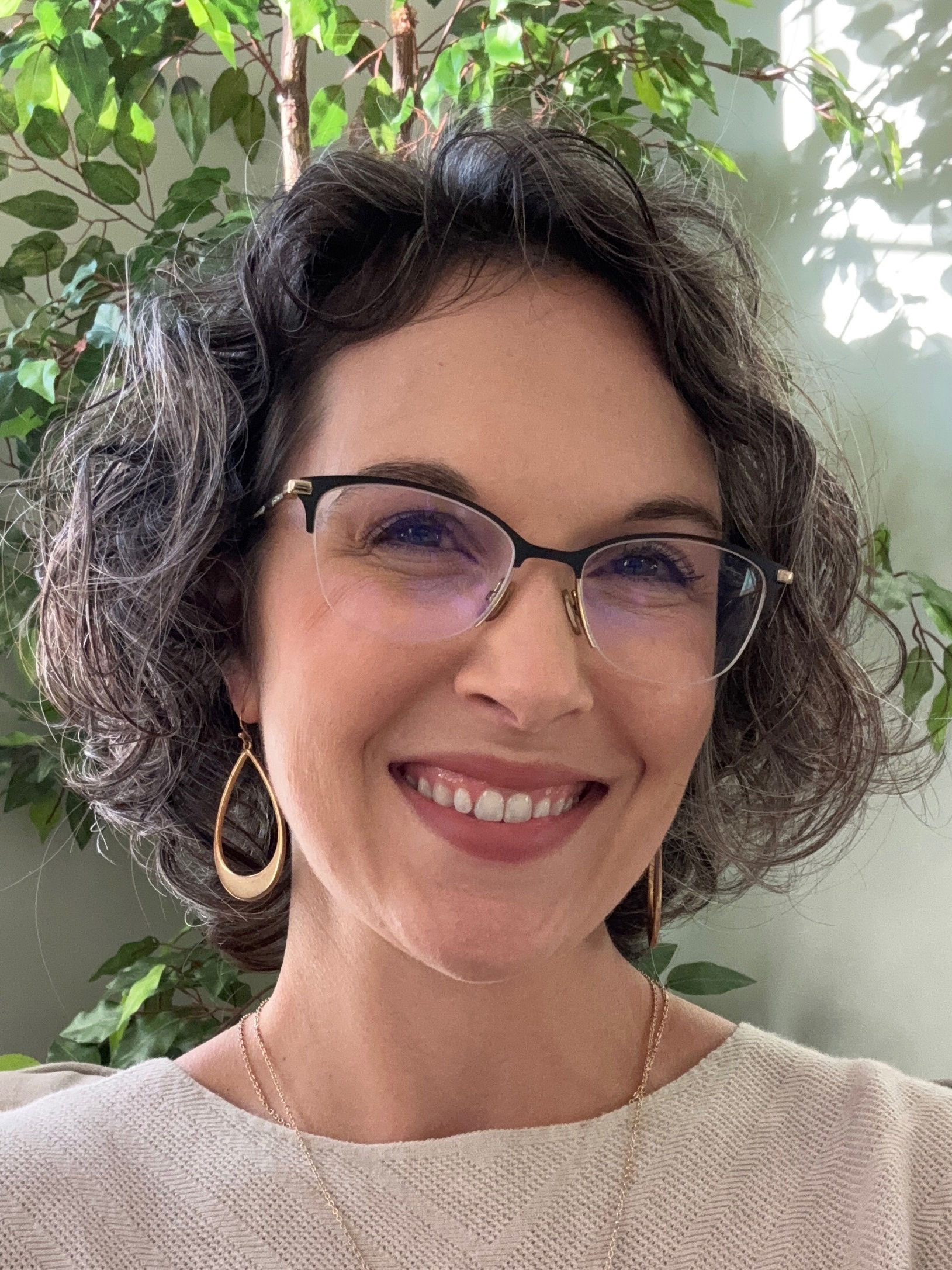 Dr. Elizabeth Pearce, Psy.D