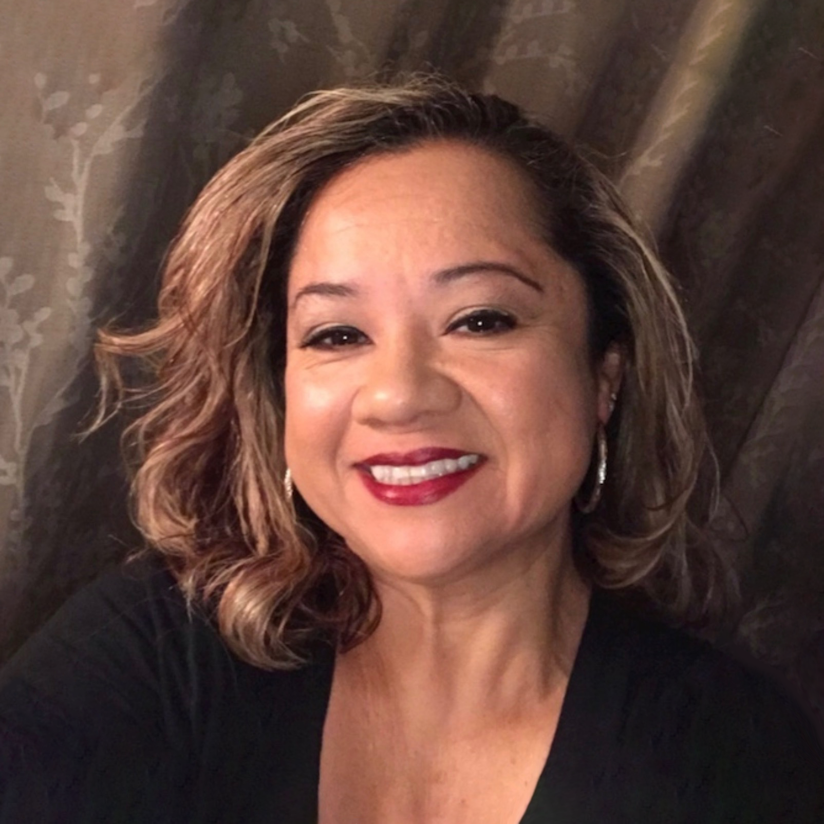 Dora Llaneras, LMFT