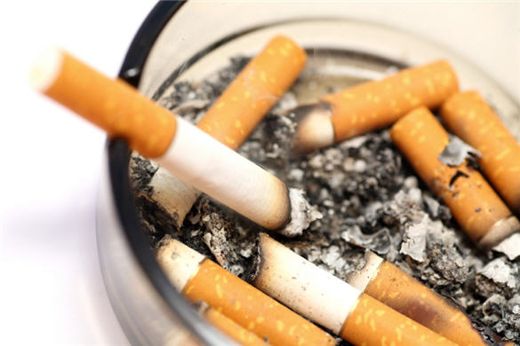 does smoking cigarettes increase cholesterol Smoking with High Cholesterol