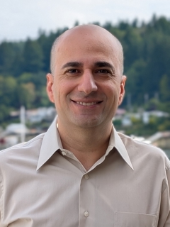 Dr. Arash Niazi, DDS