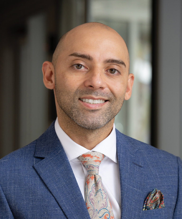 Dr. Cosman Mandujano Bejarano, MD